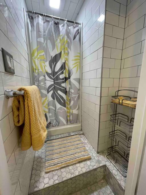 Modern Rental Brooklyn'S Hidden Gem Нью-Йорк Экстерьер фото
