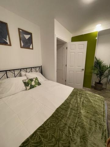Modern Rental Brooklyn'S Hidden Gem Нью-Йорк Экстерьер фото